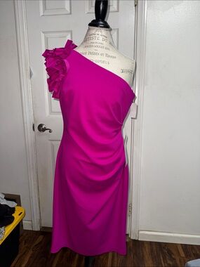 Women’s dress.🩷
